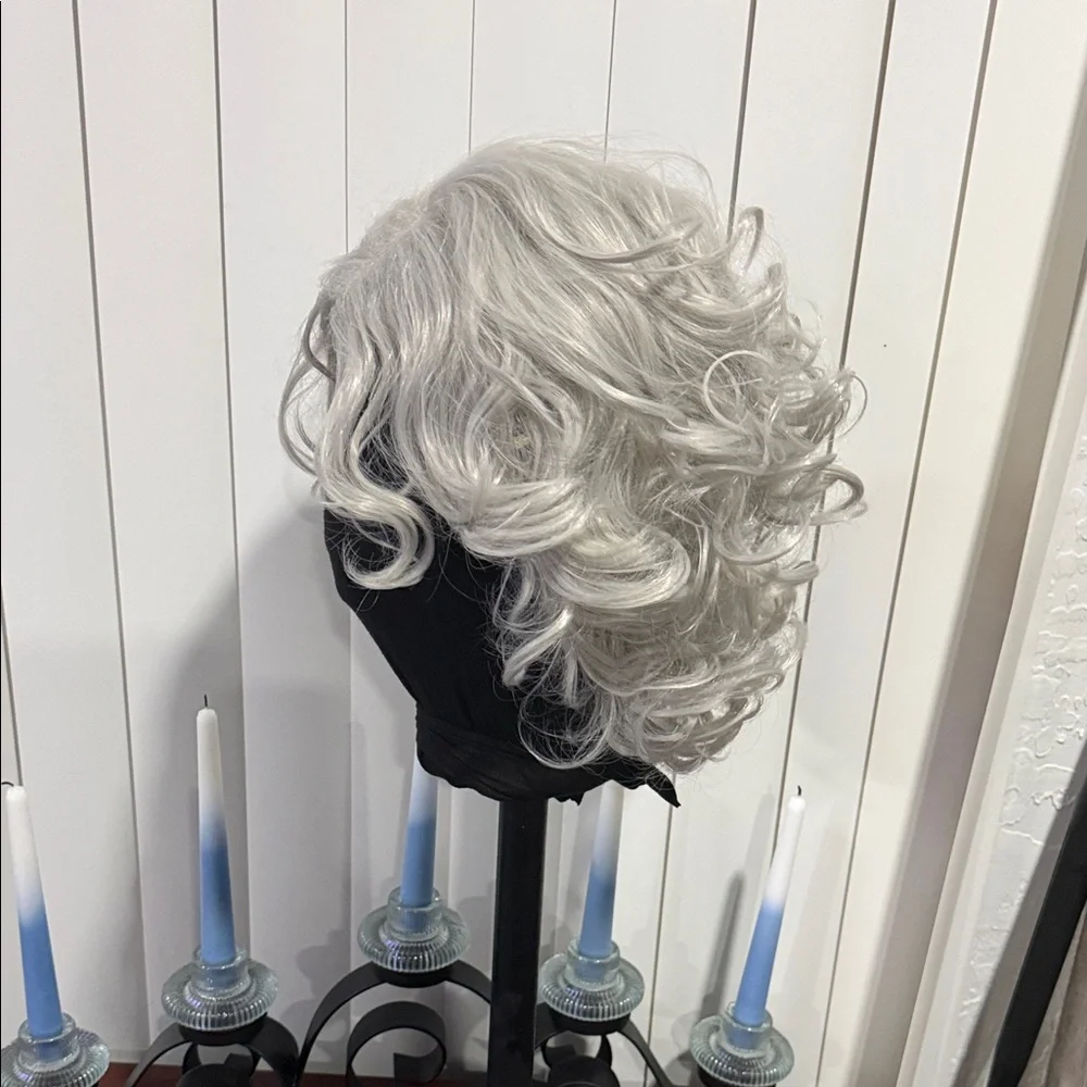 Elegant Silver Curly Wig - Picture 4 of 4